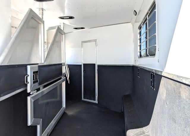 2022 Lakota 3 Horse Slant 9' Living Quarters SUPERWIDE  - 23003412 - 7