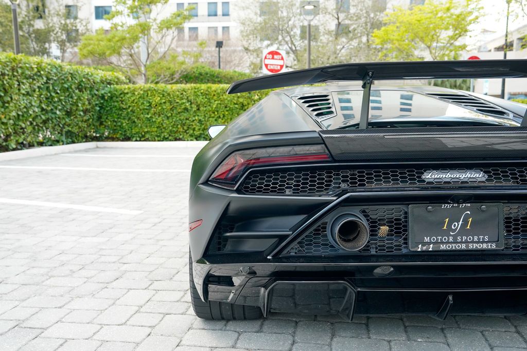 2022 Lamborghini Huracan EVO Coupe RWD - 22992534 - 23