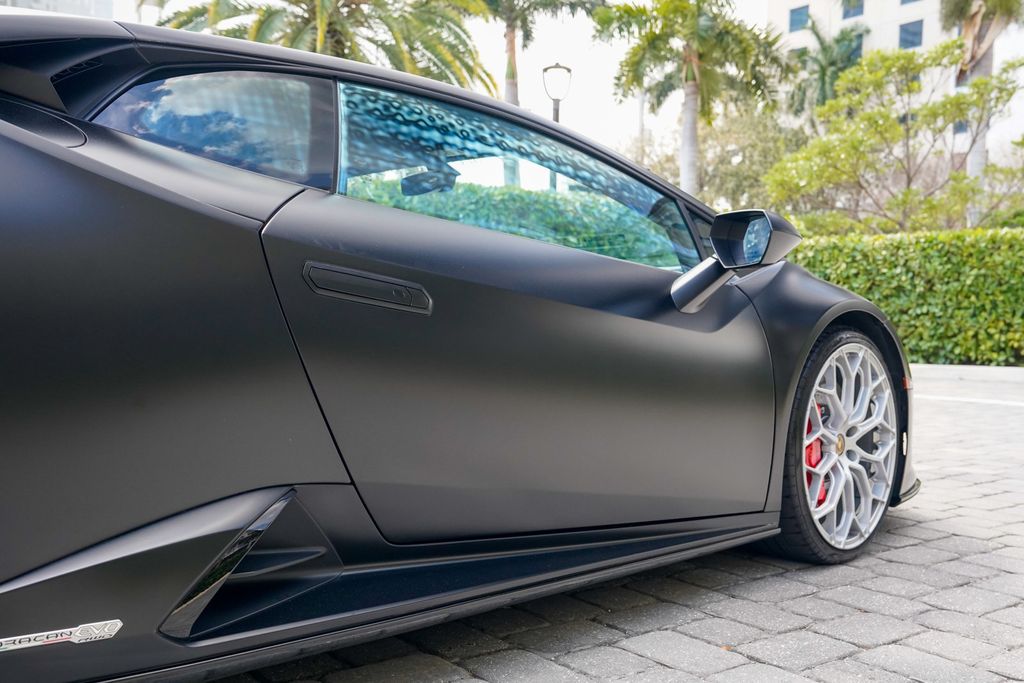 2022 Lamborghini Huracan EVO Coupe RWD - 22992534 - 28