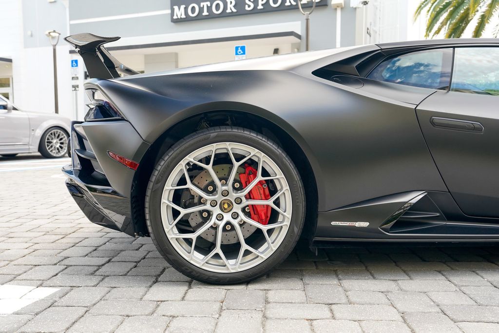 2022 Lamborghini Huracan EVO Coupe RWD - 22992534 - 29
