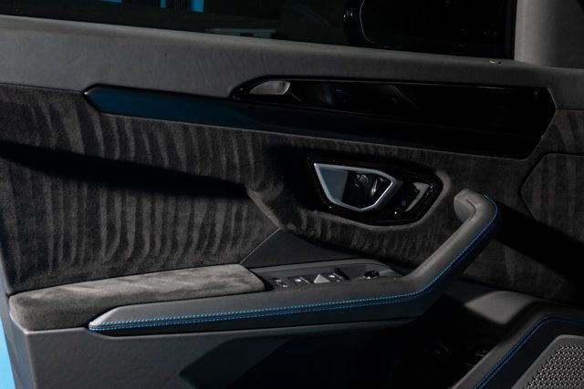2022 Lamborghini Urus AWD - 22987713 - 24