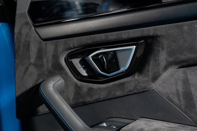 2022 Lamborghini Urus AWD - 22987713 - 27