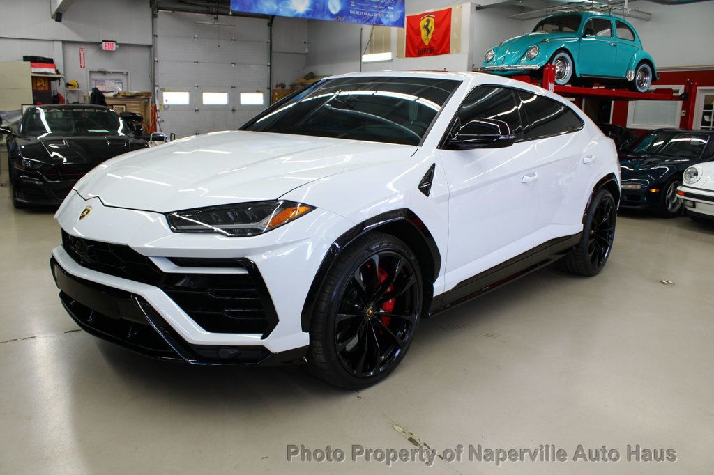 2022 Lamborghini Urus photo 3