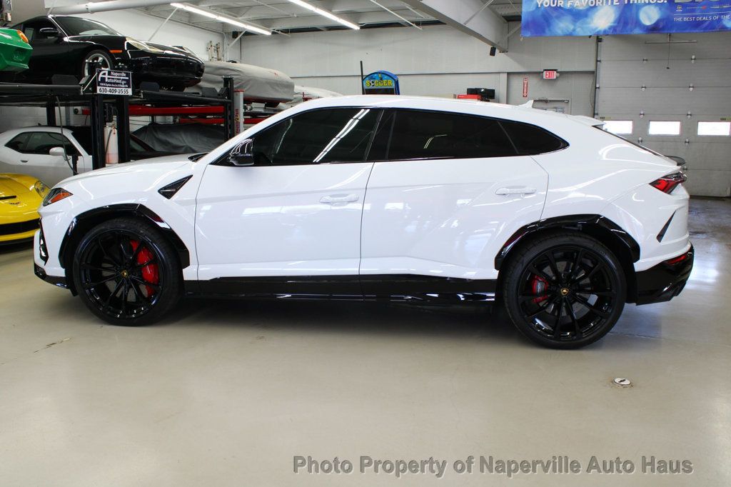 2022 Lamborghini Urus photo 4