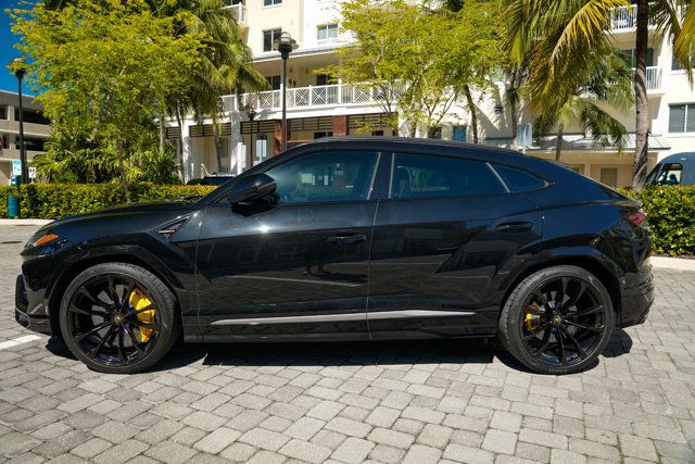 2022 Lamborghini Urus AWD - 22919705 - 14
