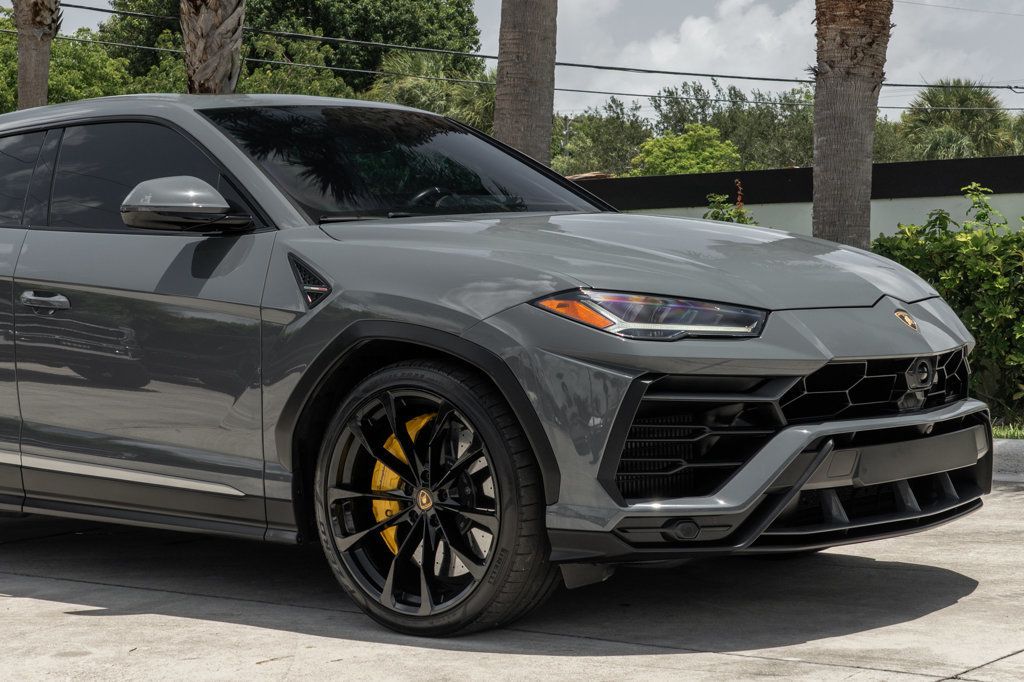 2022 Lamborghini Urus photo 11