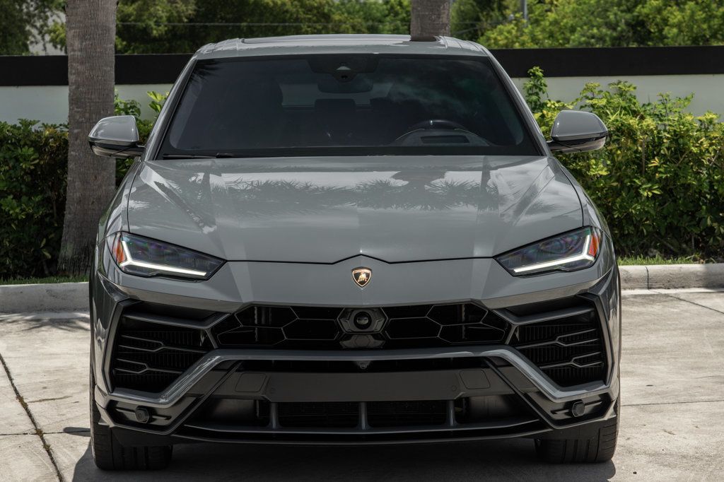 2022 Lamborghini Urus photo 12