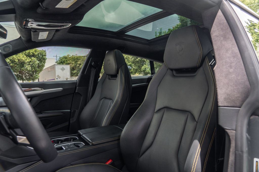 2022 Lamborghini Urus photo 13