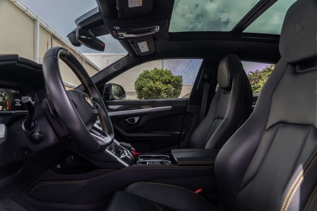2022 Lamborghini Urus photo 14