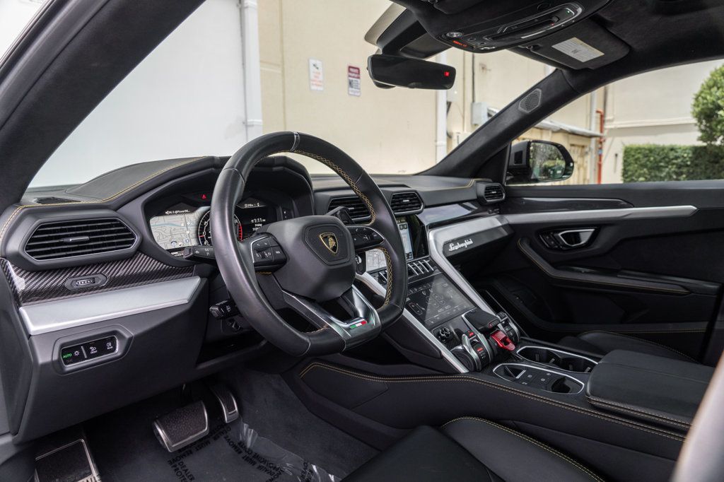 2022 Lamborghini Urus photo 15
