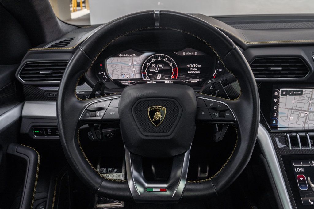 2022 Lamborghini Urus photo 16