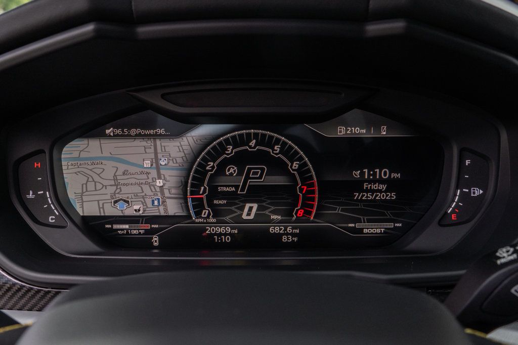 2022 Lamborghini Urus photo 17