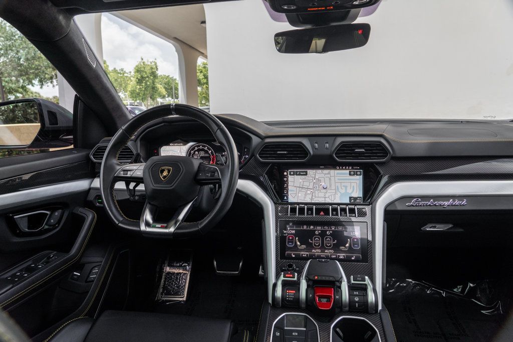 2022 Lamborghini Urus photo 19
