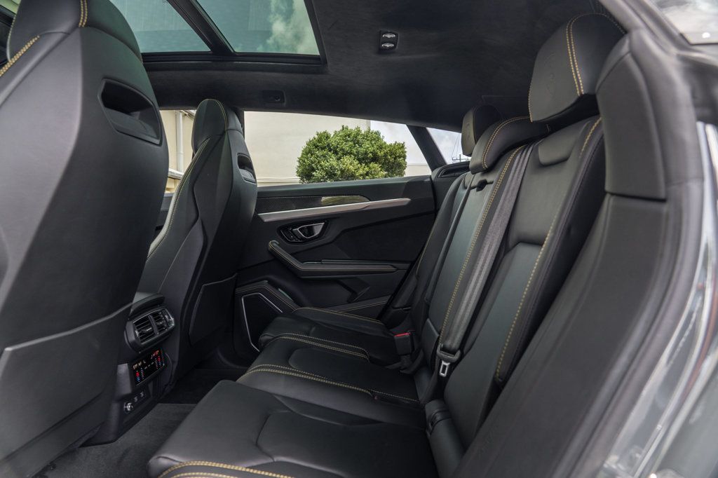 2022 Lamborghini Urus photo 21