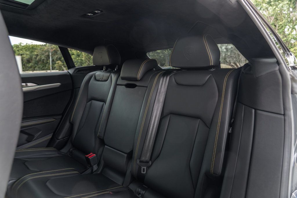 2022 Lamborghini Urus photo 22