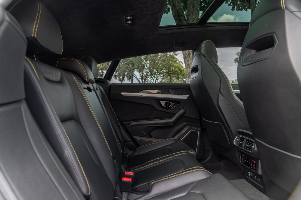 2022 Lamborghini Urus photo 24