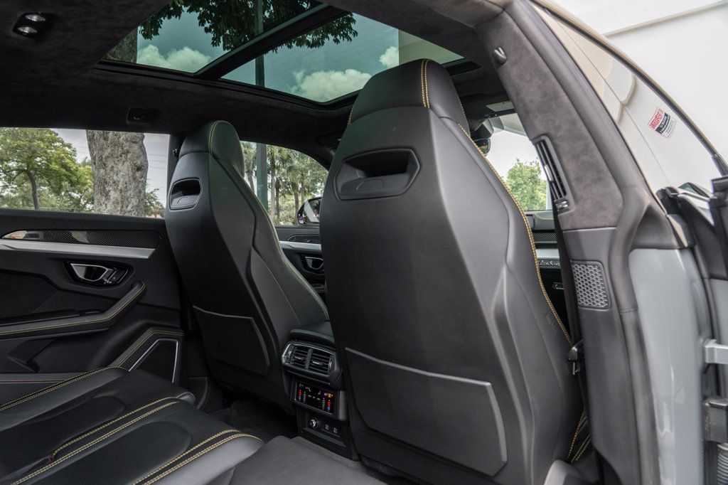2022 Lamborghini Urus photo 25
