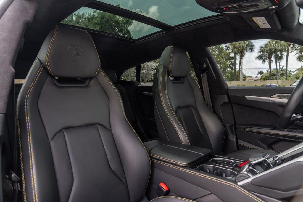 2022 Lamborghini Urus photo 26