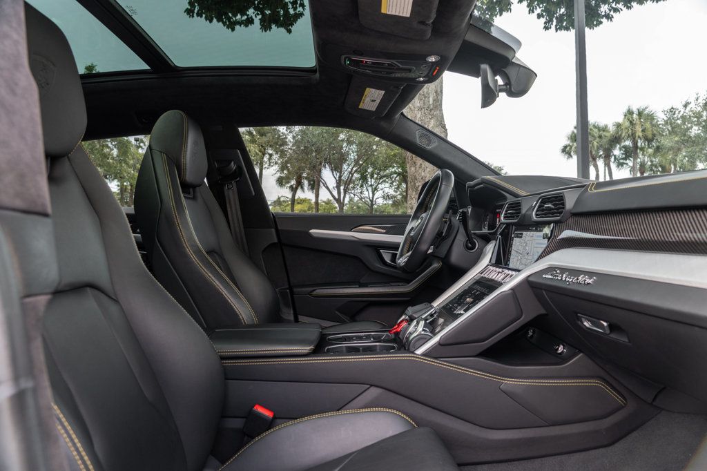 2022 Lamborghini Urus photo 27