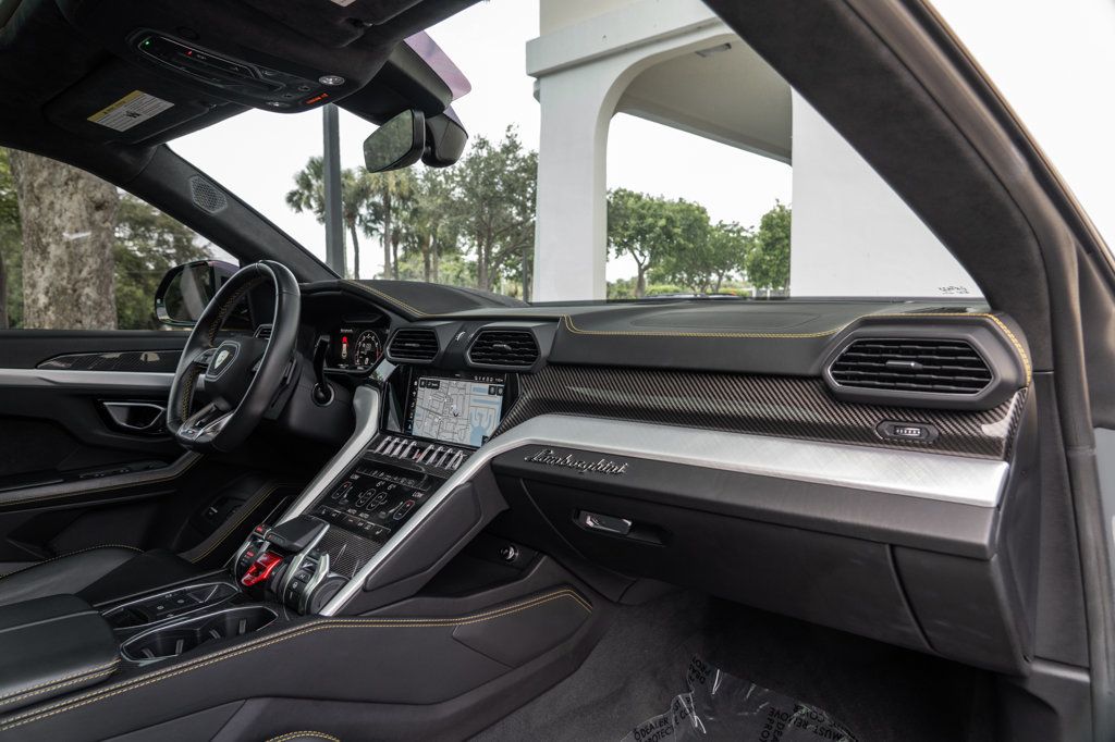 2022 Lamborghini Urus photo 28