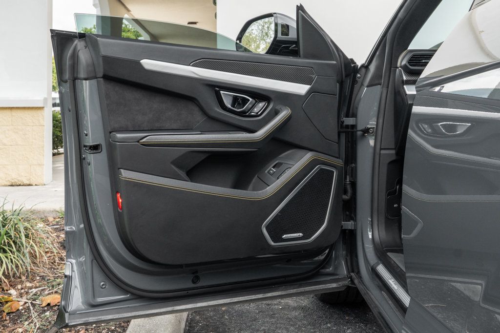 2022 Lamborghini Urus photo 31