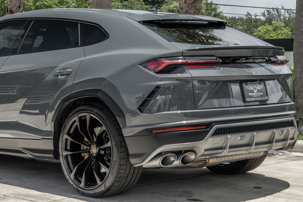 2022 Lamborghini Urus photo 5