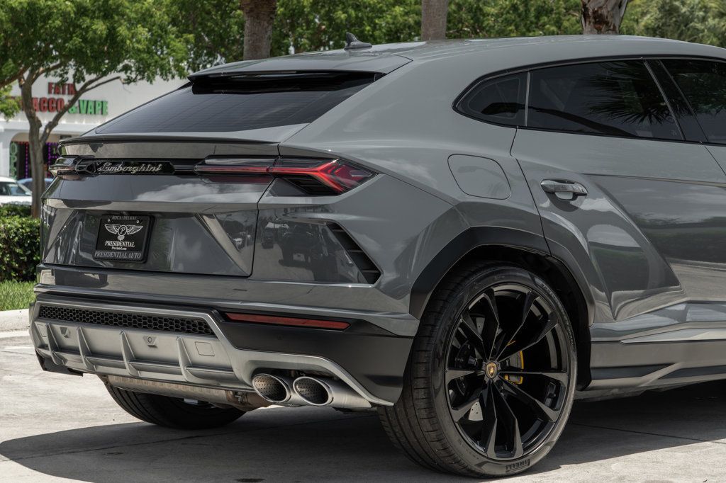 2022 Lamborghini Urus photo 7
