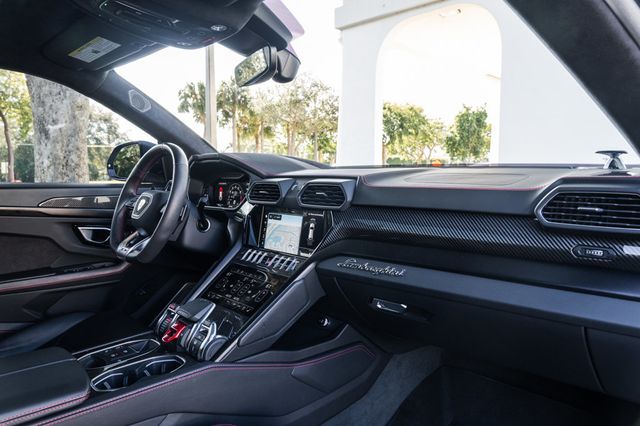 2022 Lamborghini Urus AWD - 22967682 - 27