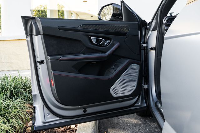 2022 Lamborghini Urus AWD - 22967682 - 29