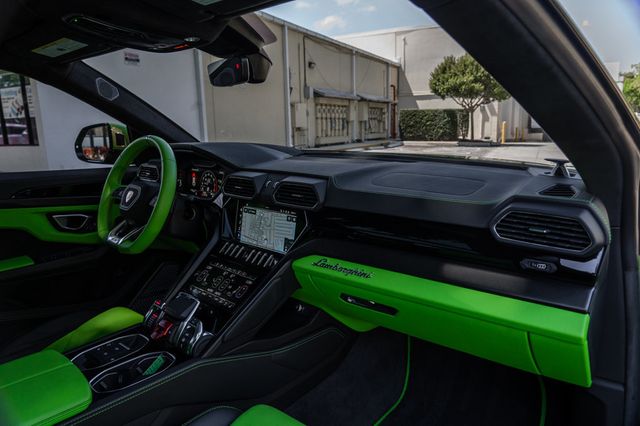 2022 Lamborghini Urus AWD - 23019734 - 30