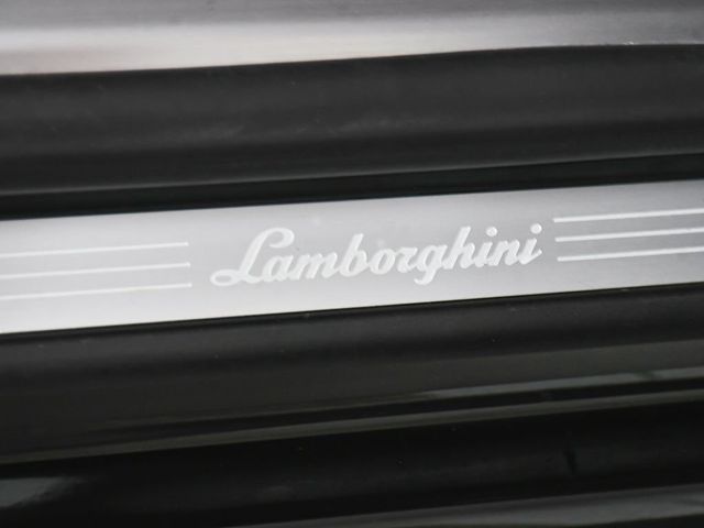 2022 Lamborghini Urus Base - 23013343 - 17