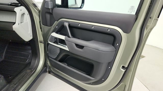 2022 Land Rover Defender 110 AWD - 22942001 - 25