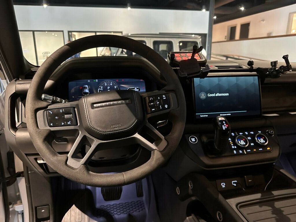 2022 Land Rover Defender 110/D-Dynamic HSE/LightBar/AirSuspension/BlackRoof/3rdRow - 23028200 - 17