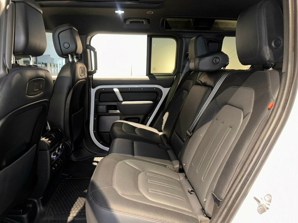 2022 Land Rover Defender 110/D-Dynamic HSE/LightBar/AirSuspension/BlackRoof/3rdRow - 23028200 - 25