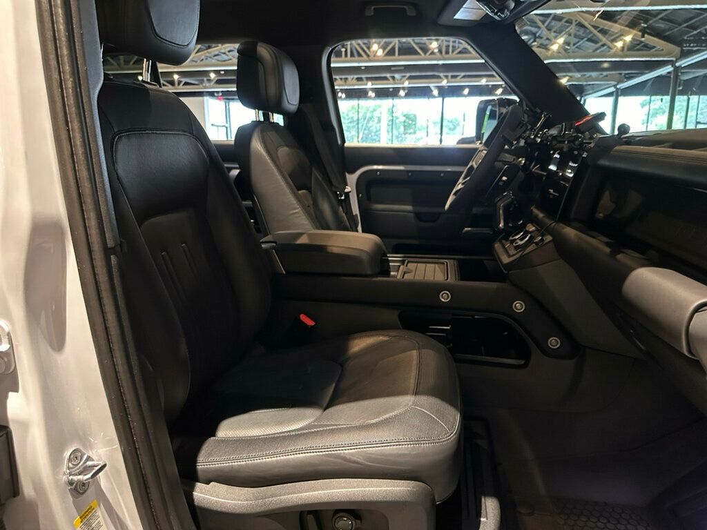 2022 Land Rover Defender 110/D-Dynamic HSE/LightBar/AirSuspension/BlackRoof/3rdRow - 23028200 - 32