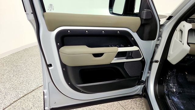 2022 Land Rover Defender 110 S AWD w/ Family Pack - 23087142 - 19