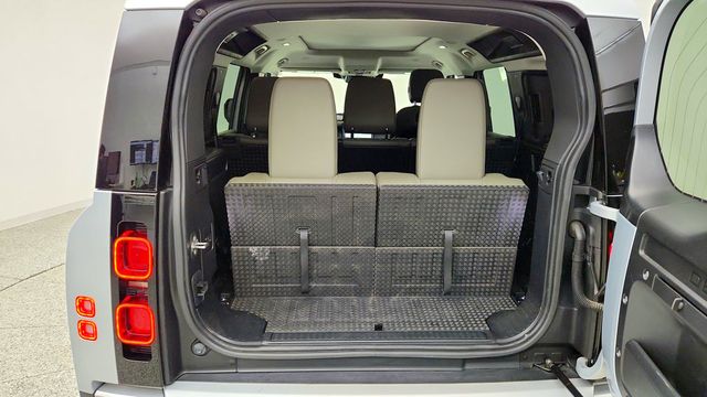 2022 Land Rover Defender 110 S AWD w/ Family Pack - 23087142 - 31