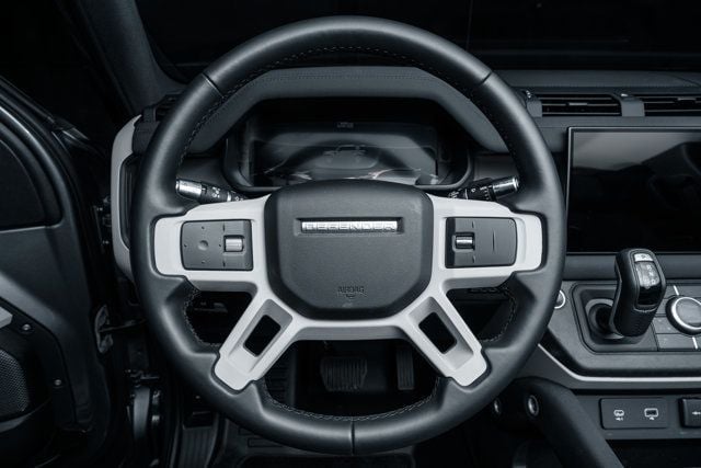 2022 Land Rover Defender 110 SE AWD - 22928671 - 10