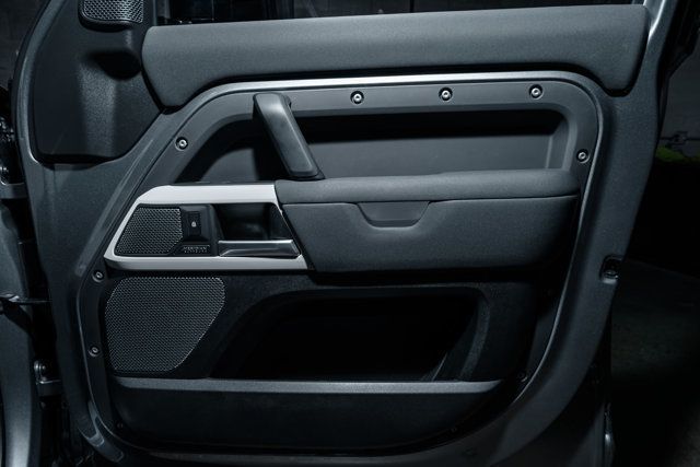 2022 Land Rover Defender 110 SE AWD - 22928671 - 31