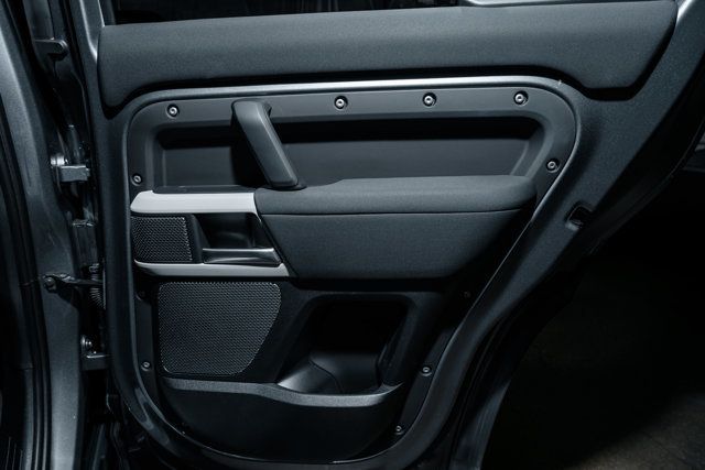 2022 Land Rover Defender 110 SE AWD - 22928671 - 33