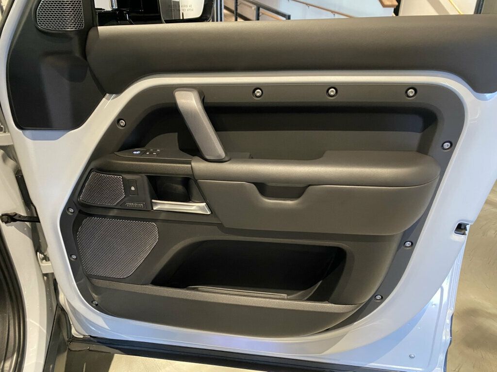 2022 Land Rover Defender 110/V8/AWD/18WayHtd&CldSeats/AdapCruise/360Cam/PanoRoof/NAV - 23048978 - 30