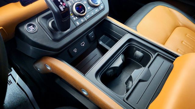 2022 Land Rover Defender 110 X AWD w/ Family Comfort, Extended Black Ext. & Towing Packs - 23009188 - 15