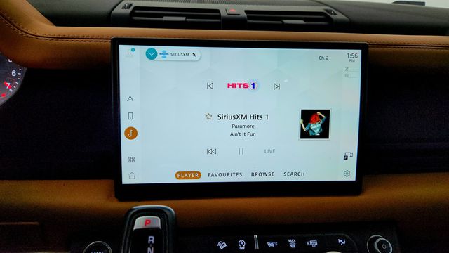 2022 Land Rover Defender 110 X AWD w/ Family Comfort, Extended Black Ext. & Towing Packs - 23009188 - 18