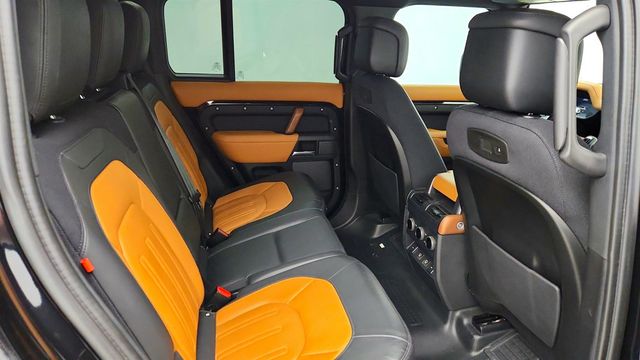 2022 Land Rover Defender 110 X AWD w/ Family Comfort, Extended Black Ext. & Towing Packs - 23009188 - 23