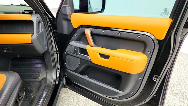 2022 Land Rover Defender 110 X AWD w/ Family Comfort, Extended Black Ext. & Towing Packs - 23009188 - 26