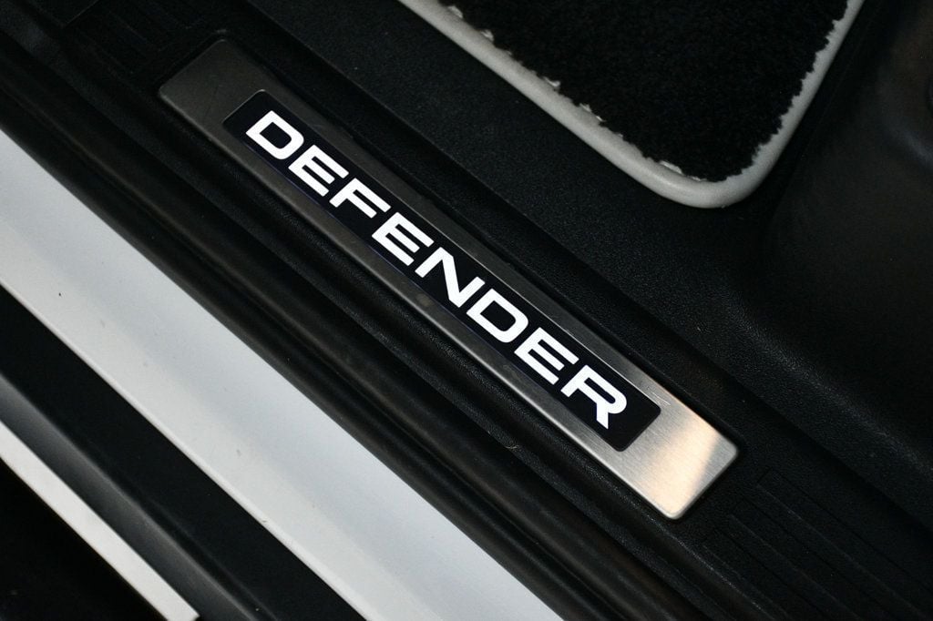 2022 Land Rover Defender 110 X-Dynamic HSE photo 15