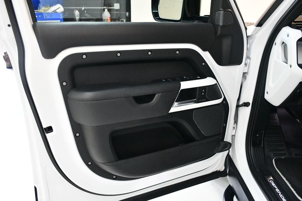 2022 Land Rover Defender 110 X-Dynamic HSE photo 20