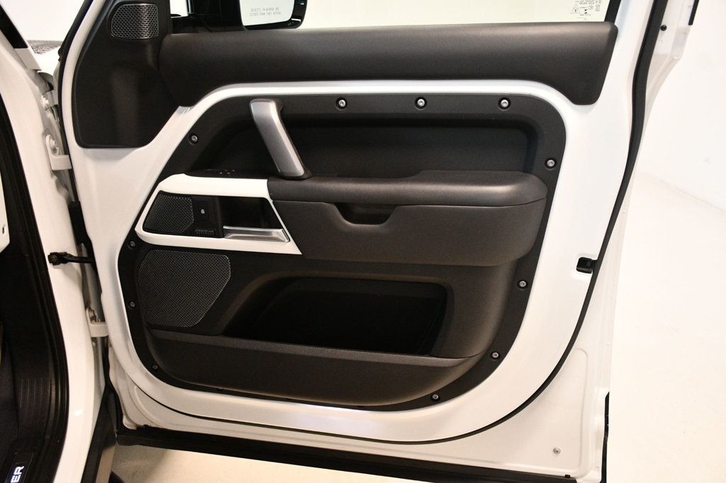 2022 Land Rover Defender 110 X-Dynamic HSE photo 21