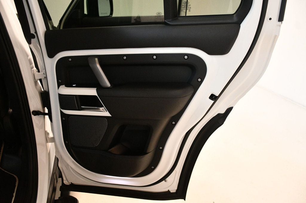 2022 Land Rover Defender 110 X-Dynamic HSE photo 23