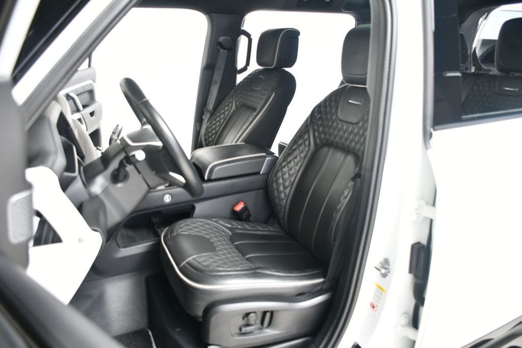 2022 Land Rover Defender 110 X-Dynamic HSE photo 25